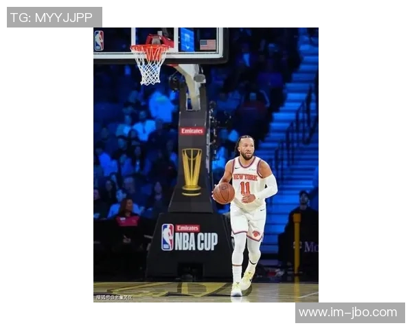 布克称赞布伦森为联盟最难防守球员之一灵活性与得分能力兼具