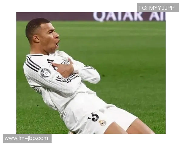 姆巴佩抵达皇马基地进行检查能否出战阿拉维斯成焦点