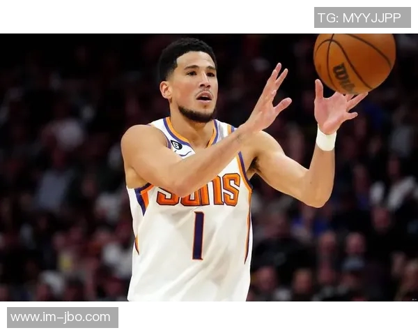 布克高效发挥助球队取胜13投6中贡献19分6板5助3断正负值17